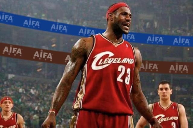 切尔西女足前锋科尔官宣自己与女友梅维斯已怀孕